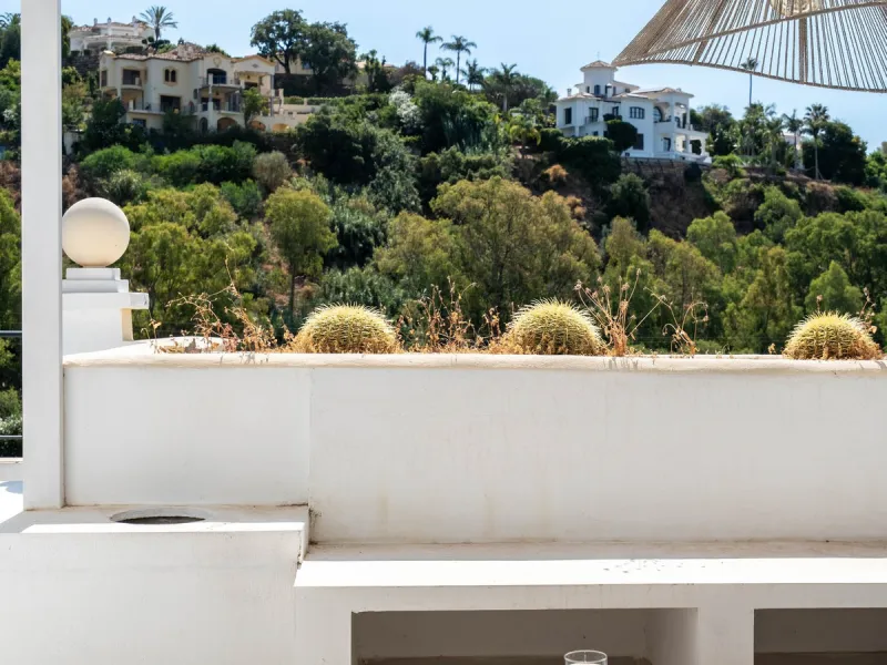 Apartment - Middle Floor Apartment в продаже в Benahavís, Málaga. В доме 2 спален и 3 ванных комнат. Площадь дома 111 м²