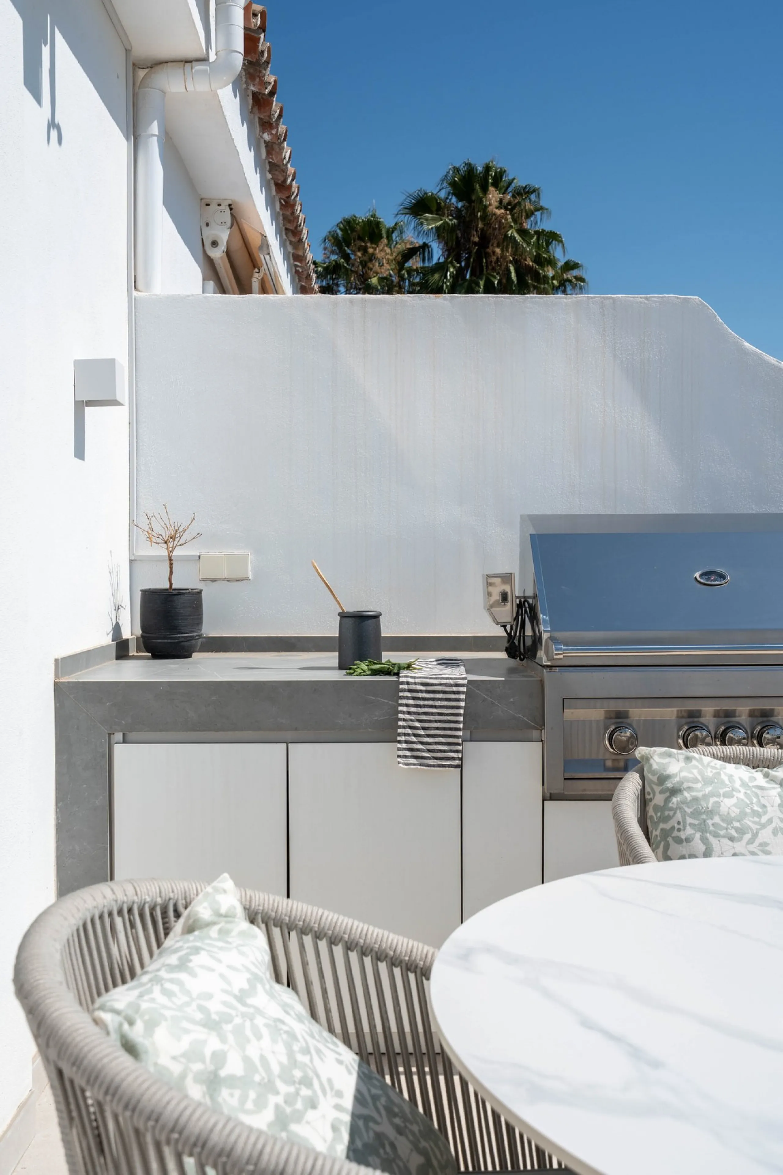 Apartment - Middle Floor Apartment в продаже в Benahavís, Málaga. В доме 2 спален и 3 ванных комнат. Площадь дома 111 м²