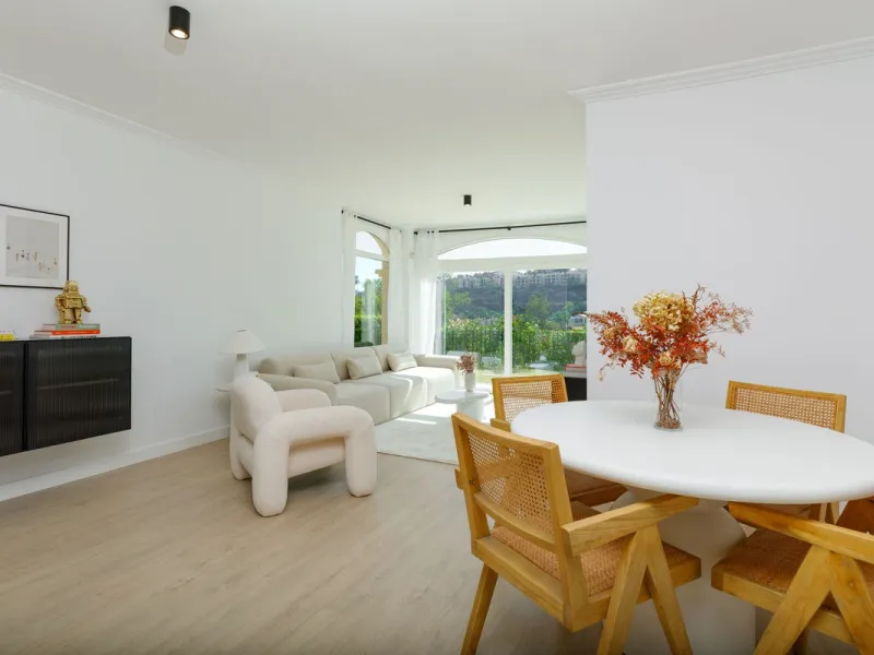Beautifully Renovated Ground Floor Apartment in La Quinta, Benahavís – 3 Bedrooms, Private Garden, Panoramic Views & Touristic License