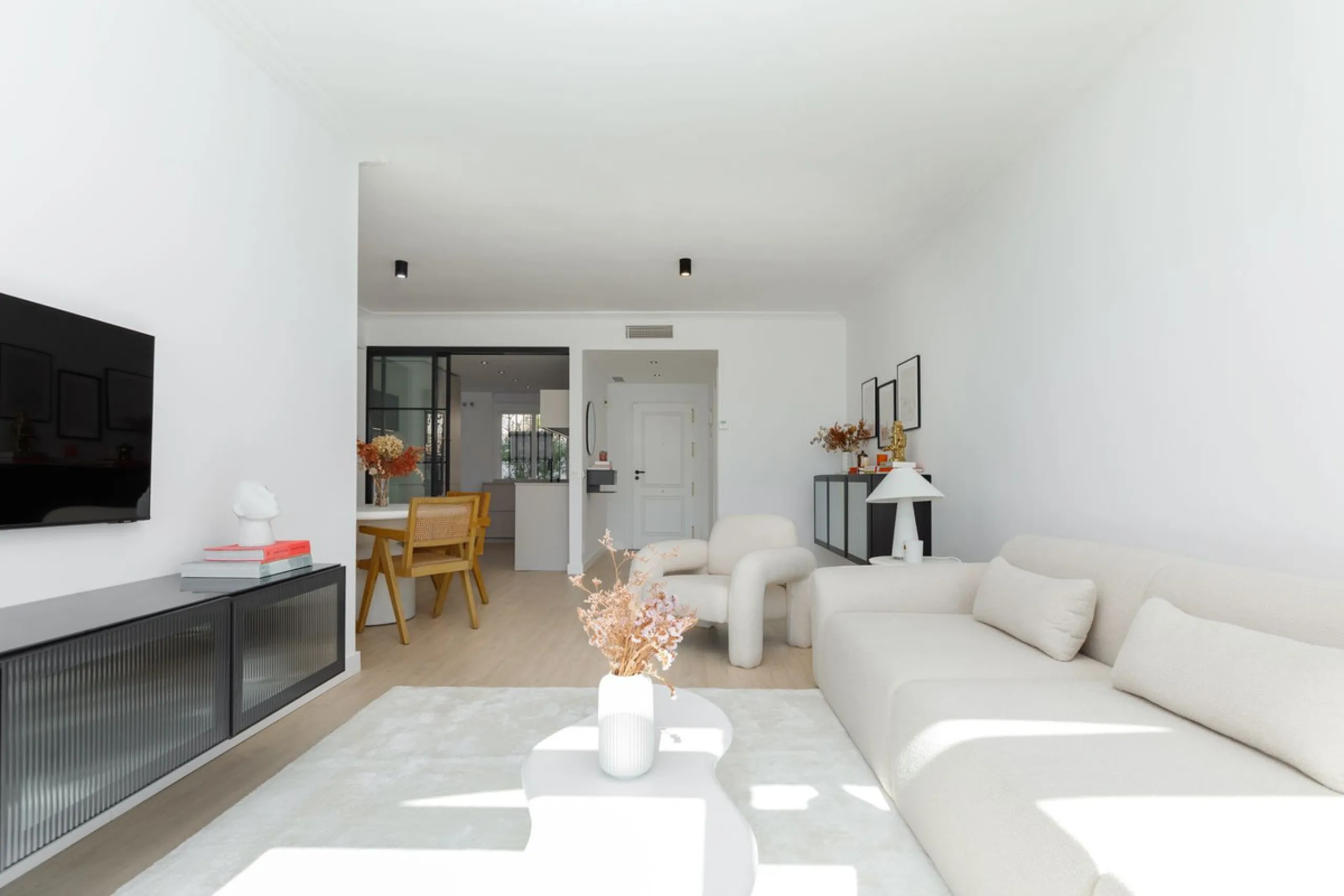 Beautifully Renovated Ground Floor Apartment in La Quinta, Benahavís – 3 Bedrooms, Private Garden, Panoramic Views & Touristic License