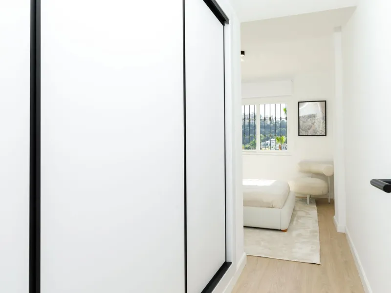 Beautifully Renovated Ground Floor Apartment in La Quinta, Benahavís – 3 Bedrooms, Private Garden, Panoramic Views & Touristic License