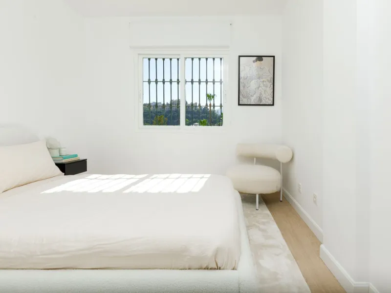 Beautifully Renovated Ground Floor Apartment in La Quinta, Benahavís – 3 Bedrooms, Private Garden, Panoramic Views & Touristic License