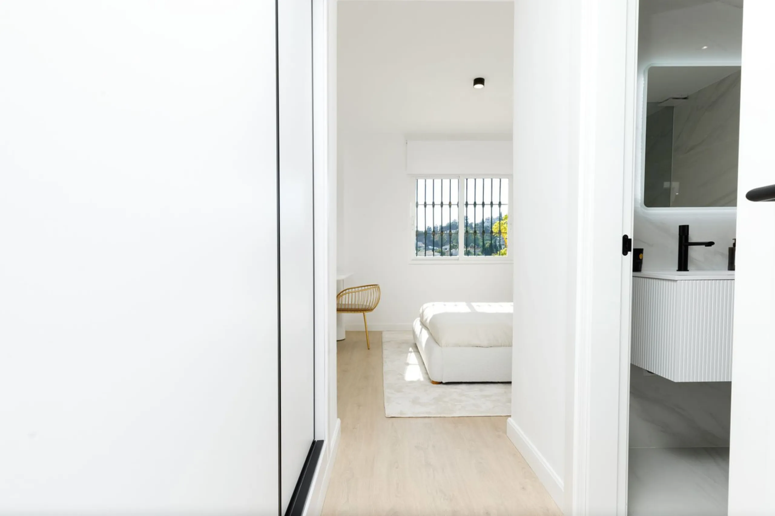 Beautifully Renovated Ground Floor Apartment in La Quinta, Benahavís – 3 Bedrooms, Private Garden, Panoramic Views & Touristic License