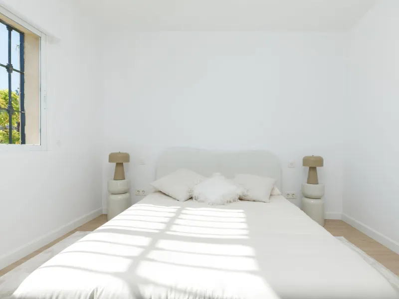Beautifully Renovated Ground Floor Apartment in La Quinta, Benahavís – 3 Bedrooms, Private Garden, Panoramic Views & Touristic License