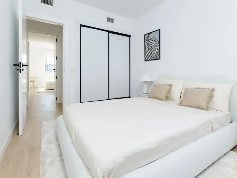 Beautifully Renovated Ground Floor Apartment in La Quinta, Benahavís – 3 Bedrooms, Private Garden, Panoramic Views & Touristic License