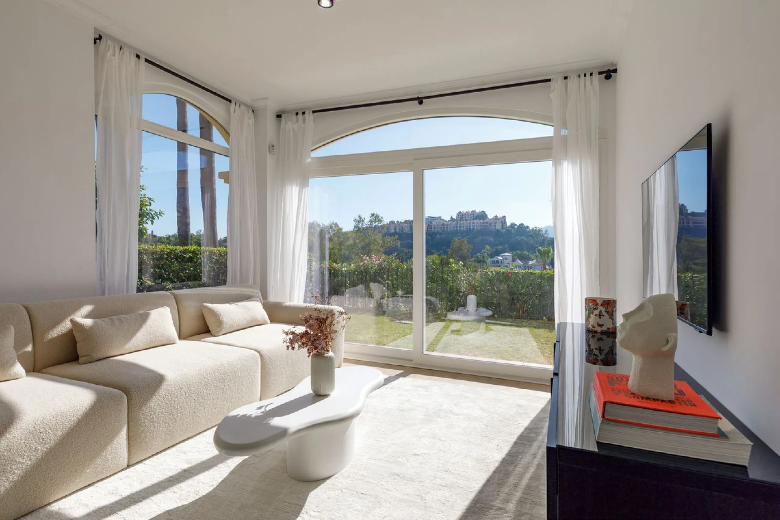Beautifully Renovated Ground Floor Apartment in La Quinta, Benahavís – 3 Bedrooms, Private Garden, Panoramic Views & Touristic License