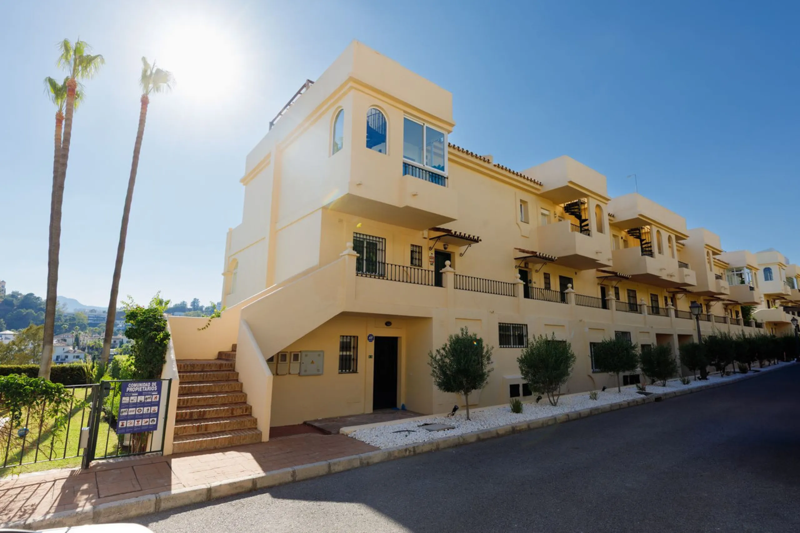 Beautifully Renovated Ground Floor Apartment in La Quinta, Benahavís – 3 Bedrooms, Private Garden, Panoramic Views & Touristic License