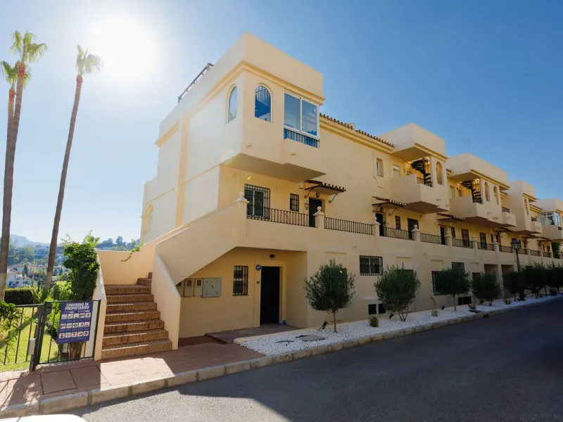 Beautifully Renovated Ground Floor Apartment in La Quinta, Benahavís – 3 Bedrooms, Private Garden, Panoramic Views & Touristic License