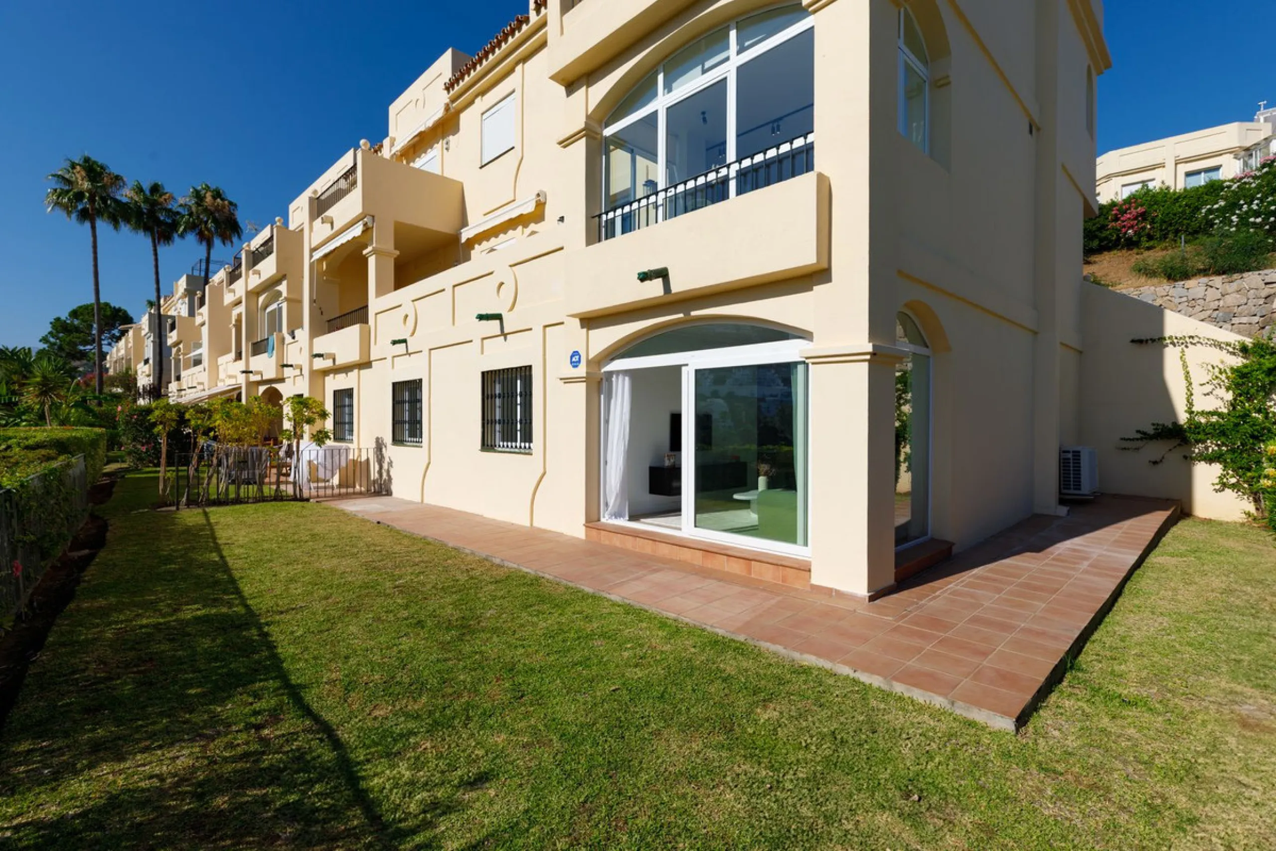 Beautifully Renovated Ground Floor Apartment in La Quinta, Benahavís – 3 Bedrooms, Private Garden, Panoramic Views & Touristic License