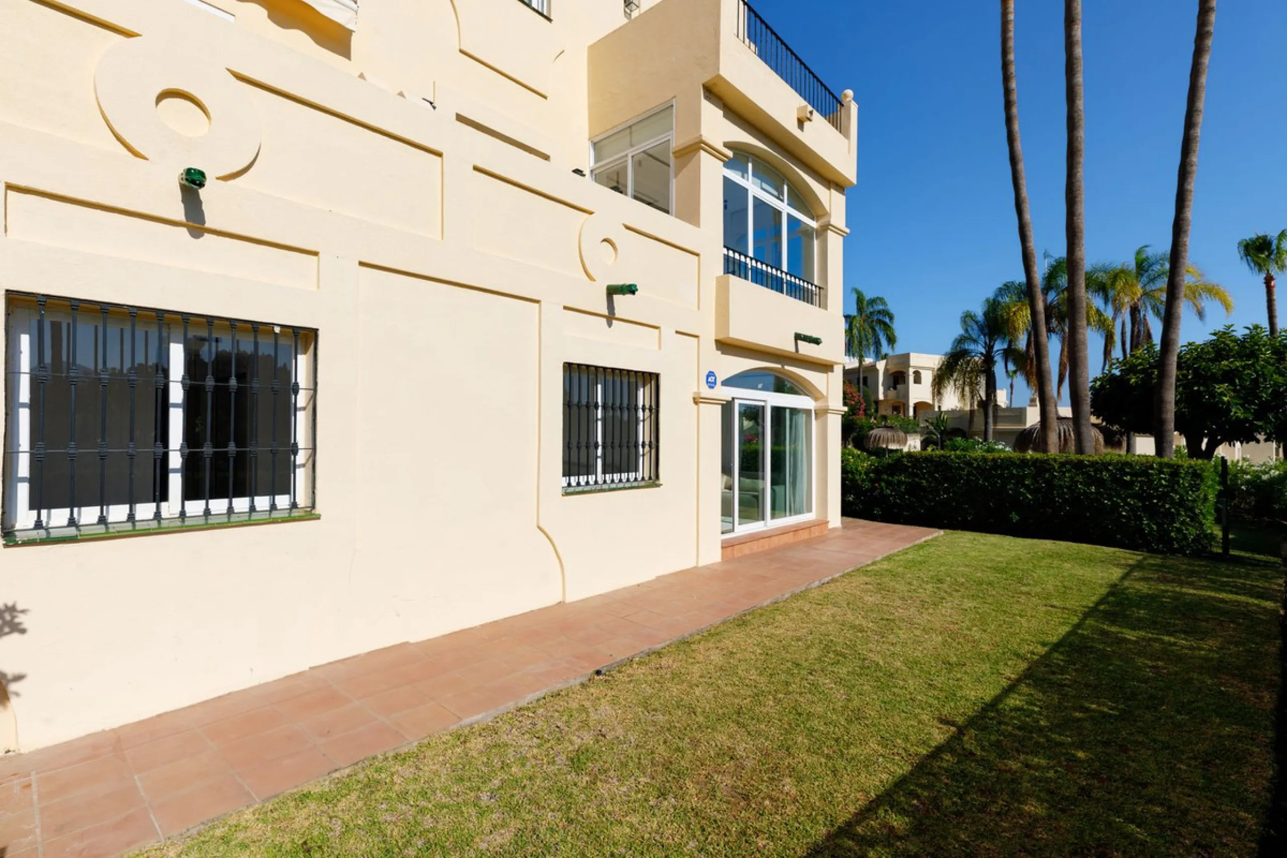 Beautifully Renovated Ground Floor Apartment in La Quinta, Benahavís – 3 Bedrooms, Private Garden, Panoramic Views & Touristic License