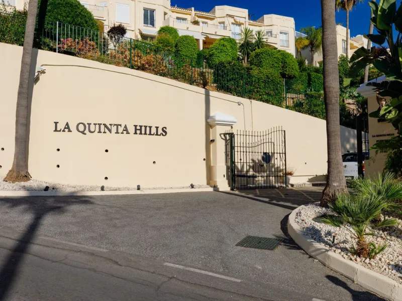 Beautifully Renovated Ground Floor Apartment in La Quinta, Benahavís – 3 Bedrooms, Private Garden, Panoramic Views & Touristic License