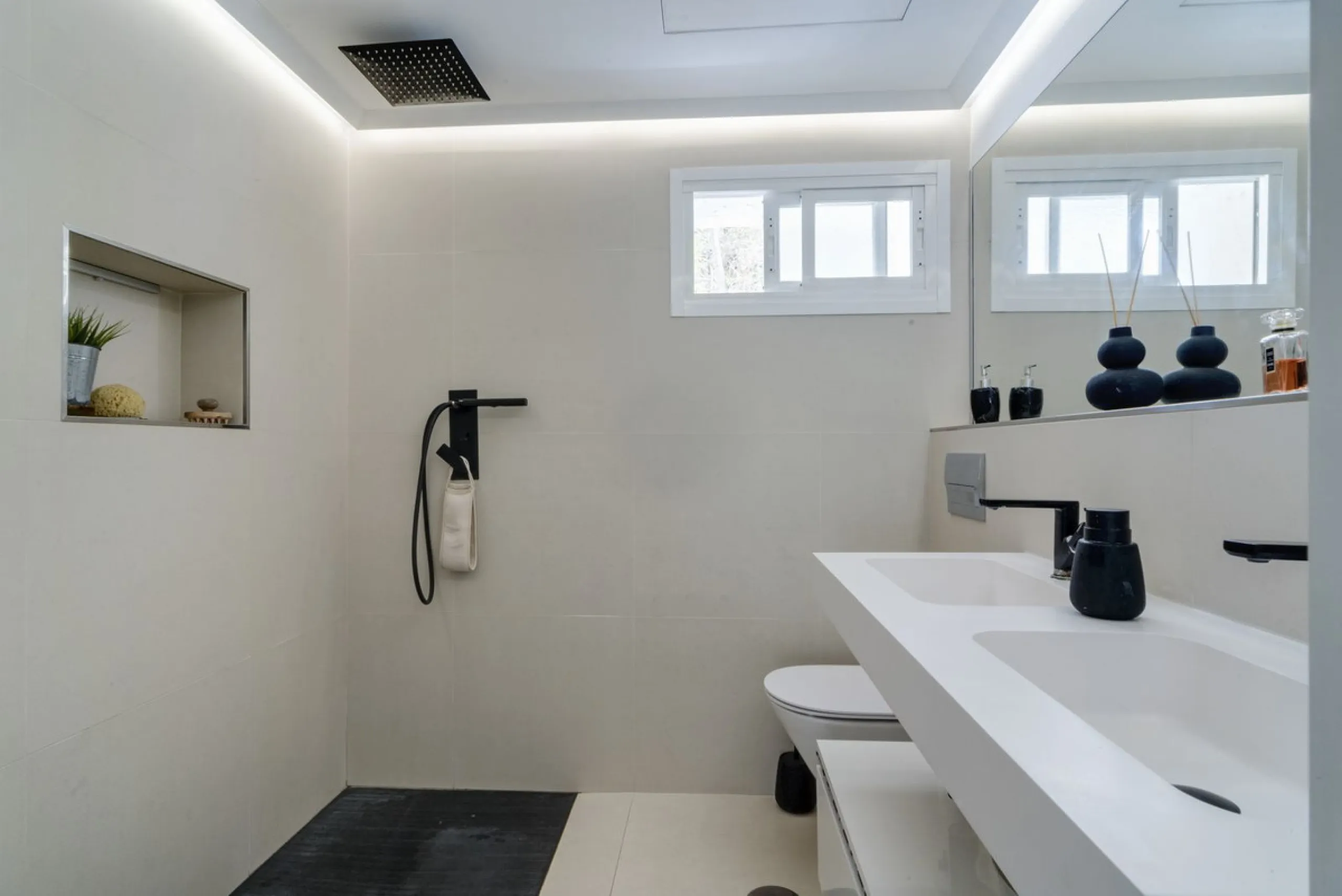 Ground Floor Apartment in Marbella East – Romantic Andalusian Architecture, Modern Renovation.