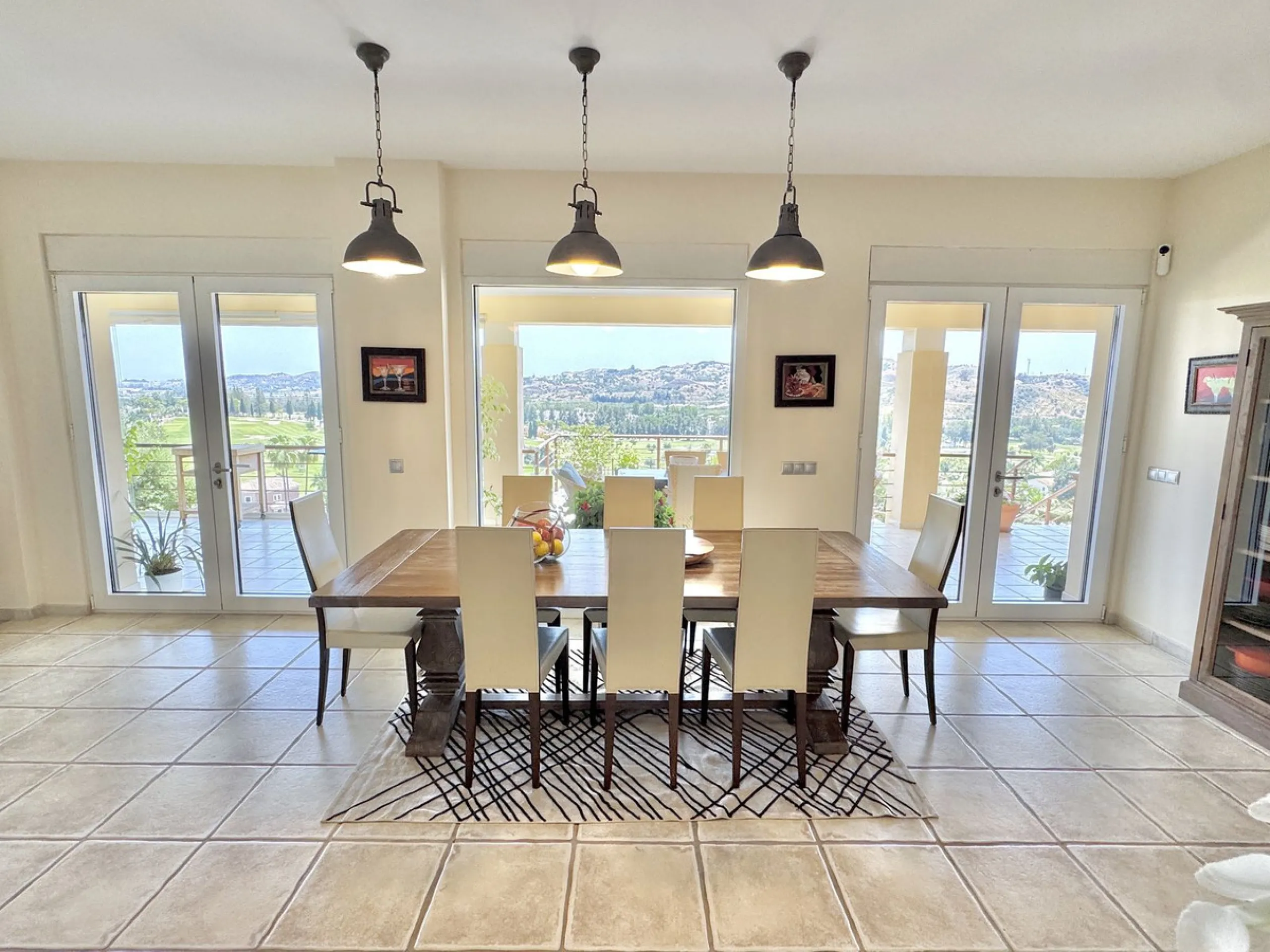 BEST BUY ALERT (massively reduced) Spectacular 6 bed Villa, plus self contained 2 bed apartment. Both offering incredible golf, mountain & sea views. Large / impressive home on a 1703 m2 raised plot with beautiful luxury living & entertaining areas. Reduc