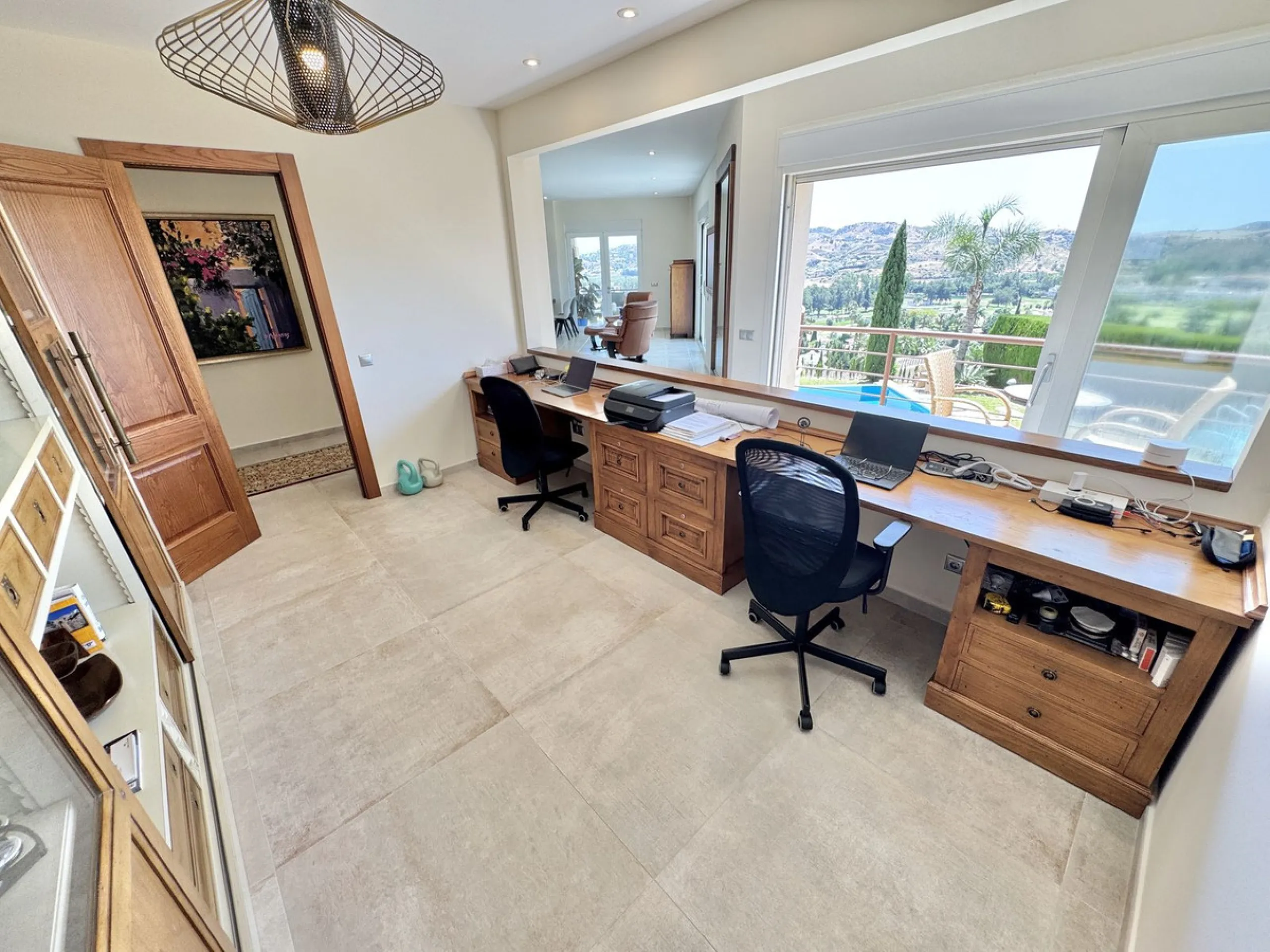 BEST BUY ALERT (massively reduced) Spectacular 6 bed Villa, plus self contained 2 bed apartment. Both offering incredible golf, mountain & sea views. Large / impressive home on a 1703 m2 raised plot with beautiful luxury living & entertaining areas. Reduc
