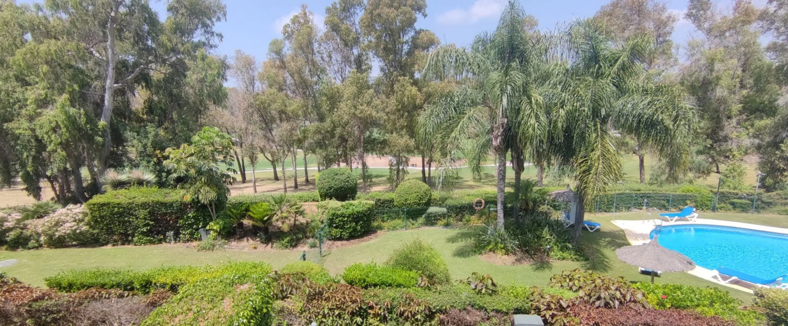 Apartment - Middle Floor Apartment в продаже в Estepona, Málaga. В доме 2 спален и 2 ванных комнат. Площадь дома 99 м²