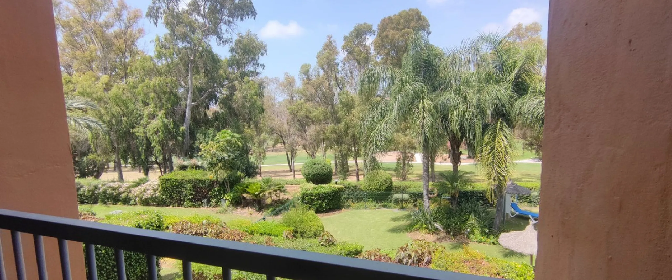 Apartment - Middle Floor Apartment в продаже в Estepona, Málaga. В доме 2 спален и 2 ванных комнат. Площадь дома 99 м²