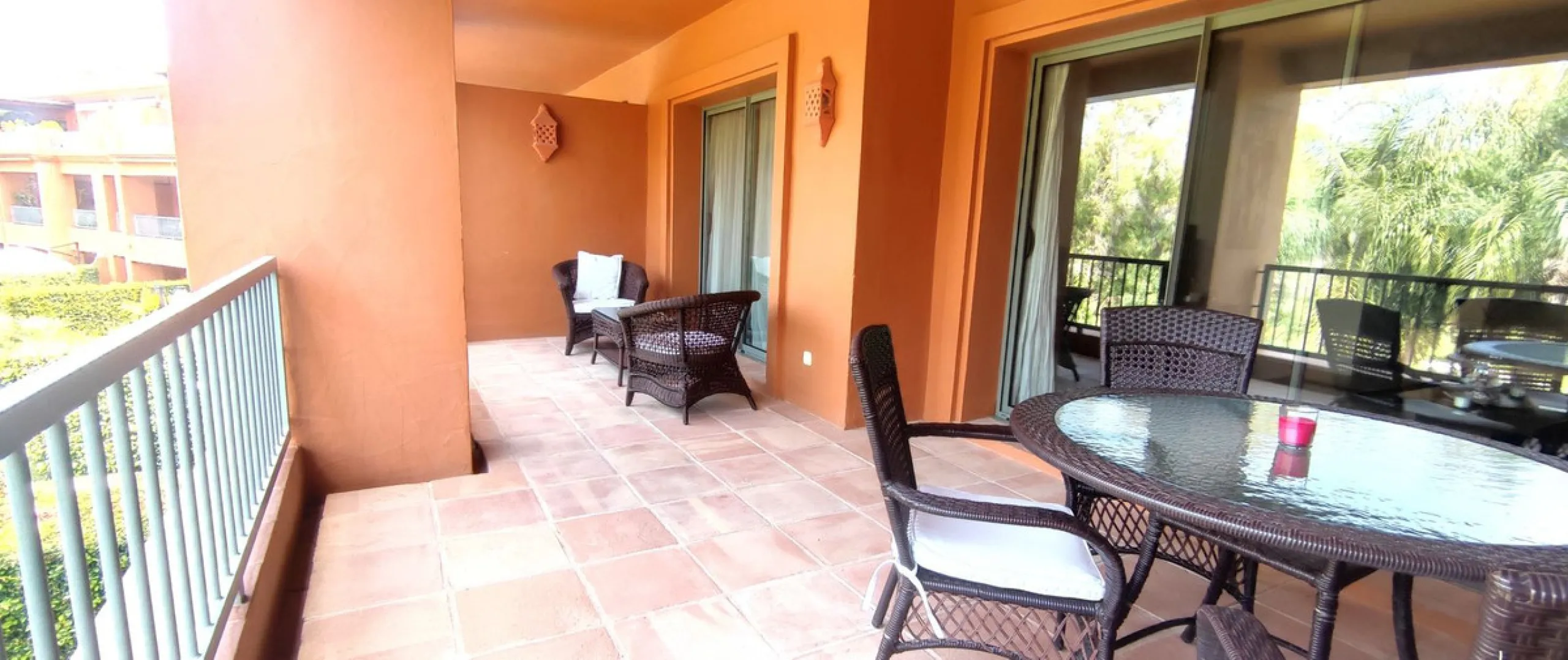 Apartment - Middle Floor Apartment в продаже в Estepona, Málaga. В доме 2 спален и 2 ванных комнат. Площадь дома 99 м²
