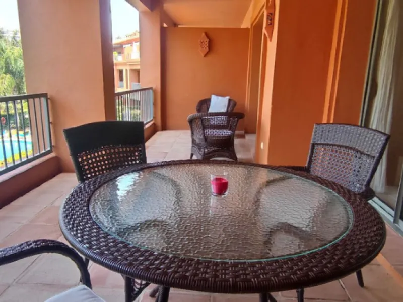 Apartment - Middle Floor Apartment в продаже в Estepona, Málaga. В доме 2 спален и 2 ванных комнат. Площадь дома 99 м²