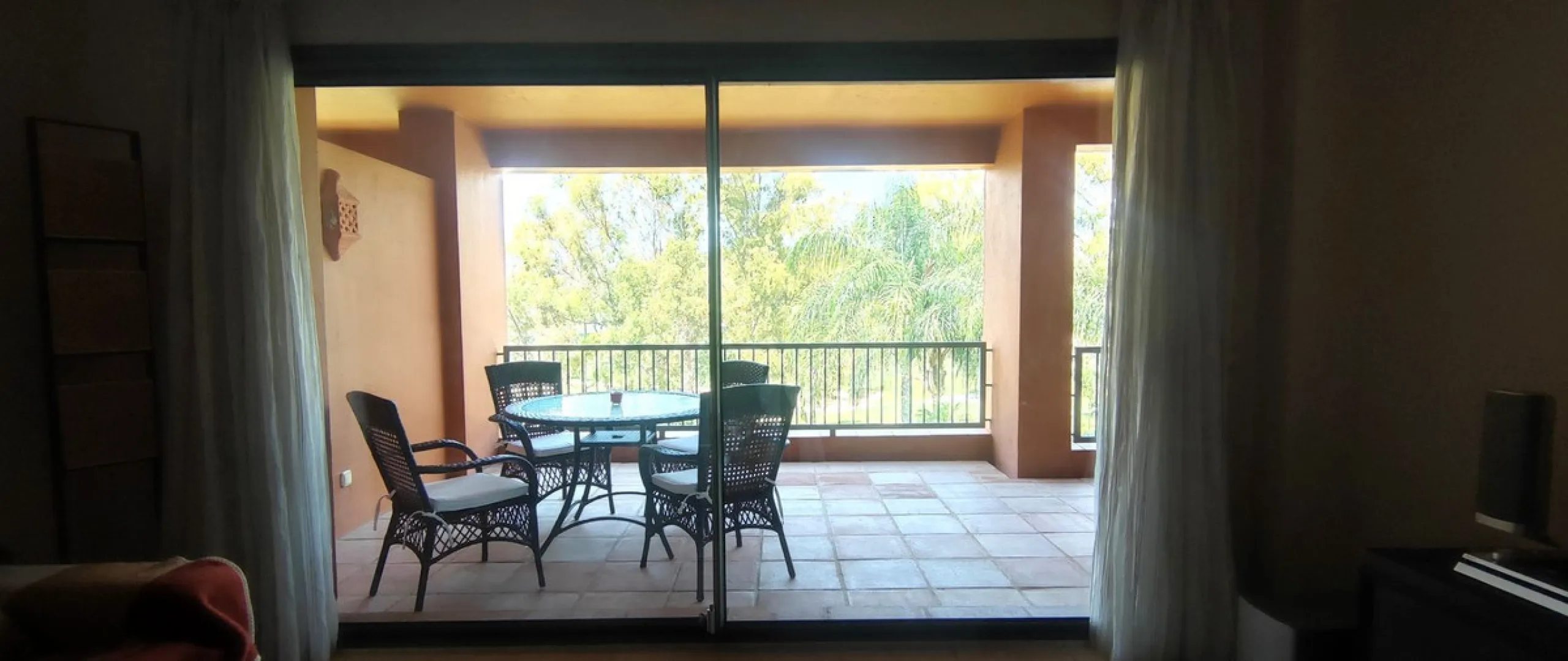 Apartment - Middle Floor Apartment в продаже в Estepona, Málaga. В доме 2 спален и 2 ванных комнат. Площадь дома 99 м²