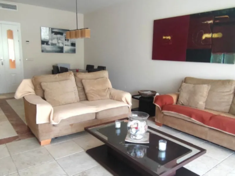 Apartment - Middle Floor Apartment в продаже в Estepona, Málaga. В доме 2 спален и 2 ванных комнат. Площадь дома 99 м²