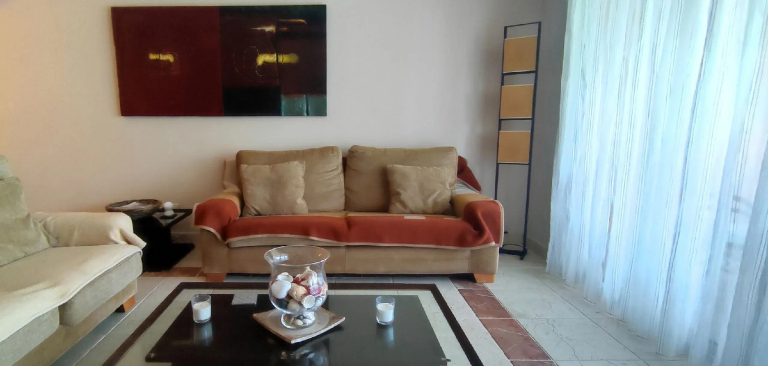 Apartment - Middle Floor Apartment в продаже в Estepona, Málaga. В доме 2 спален и 2 ванных комнат. Площадь дома 99 м²