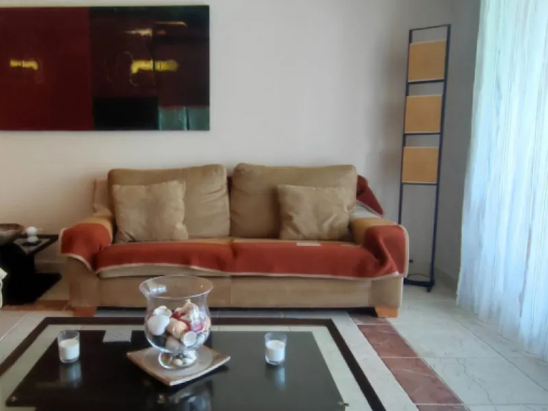 Apartment - Middle Floor Apartment в продаже в Estepona, Málaga. В доме 2 спален и 2 ванных комнат. Площадь дома 99 м²
