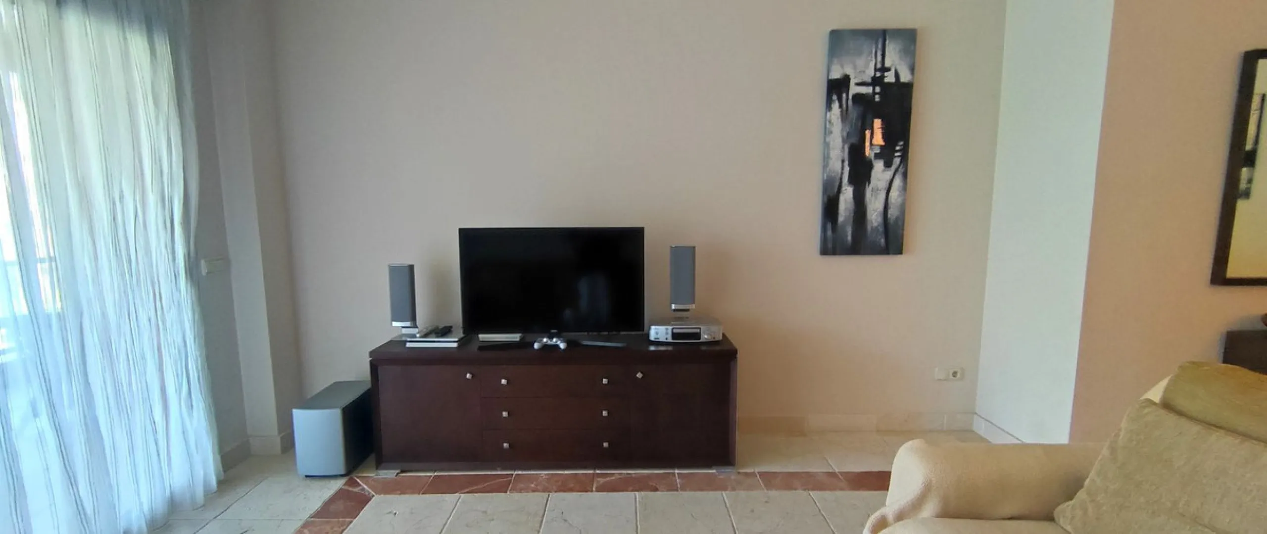 Apartment - Middle Floor Apartment в продаже в Estepona, Málaga. В доме 2 спален и 2 ванных комнат. Площадь дома 99 м²
