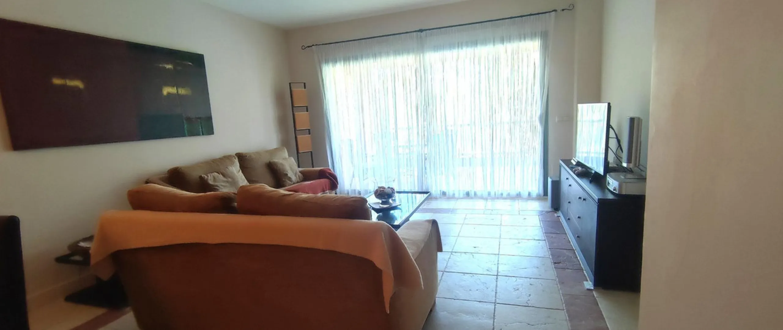Apartment - Middle Floor Apartment в продаже в Estepona, Málaga. В доме 2 спален и 2 ванных комнат. Площадь дома 99 м²