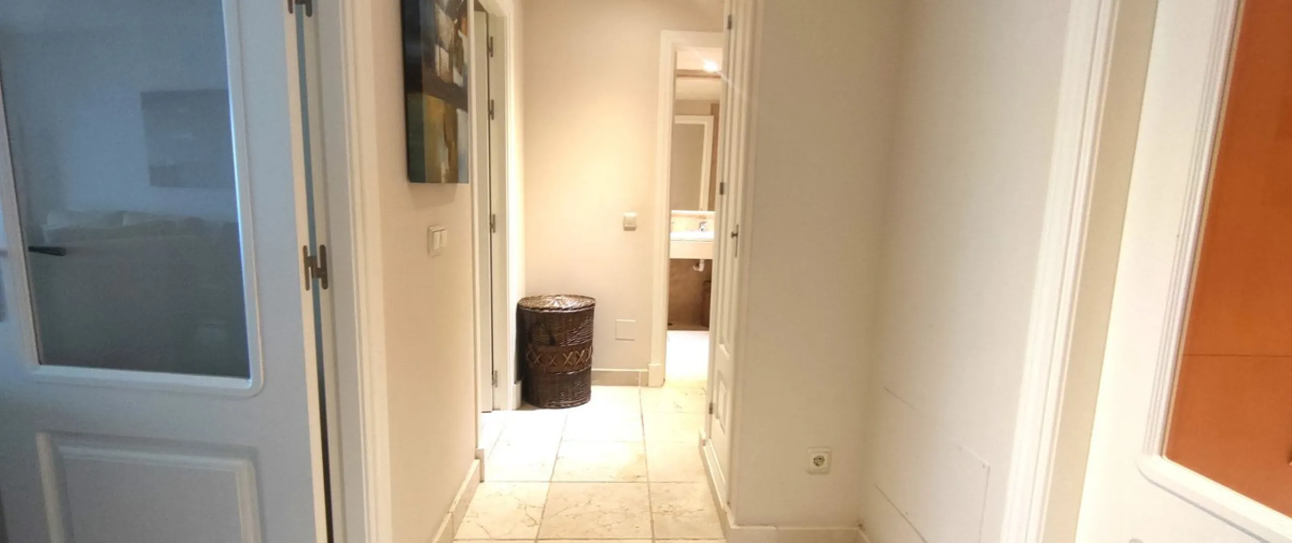 Apartment - Middle Floor Apartment в продаже в Estepona, Málaga. В доме 2 спален и 2 ванных комнат. Площадь дома 99 м²