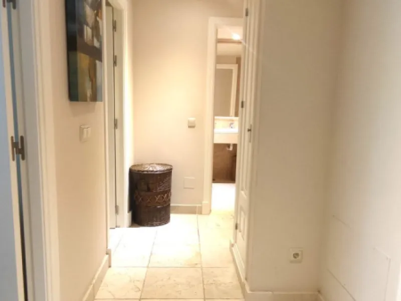 Apartment - Middle Floor Apartment в продаже в Estepona, Málaga. В доме 2 спален и 2 ванных комнат. Площадь дома 99 м²