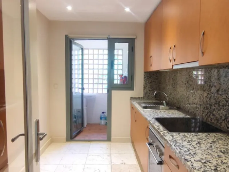Apartment - Middle Floor Apartment в продаже в Estepona, Málaga. В доме 2 спален и 2 ванных комнат. Площадь дома 99 м²