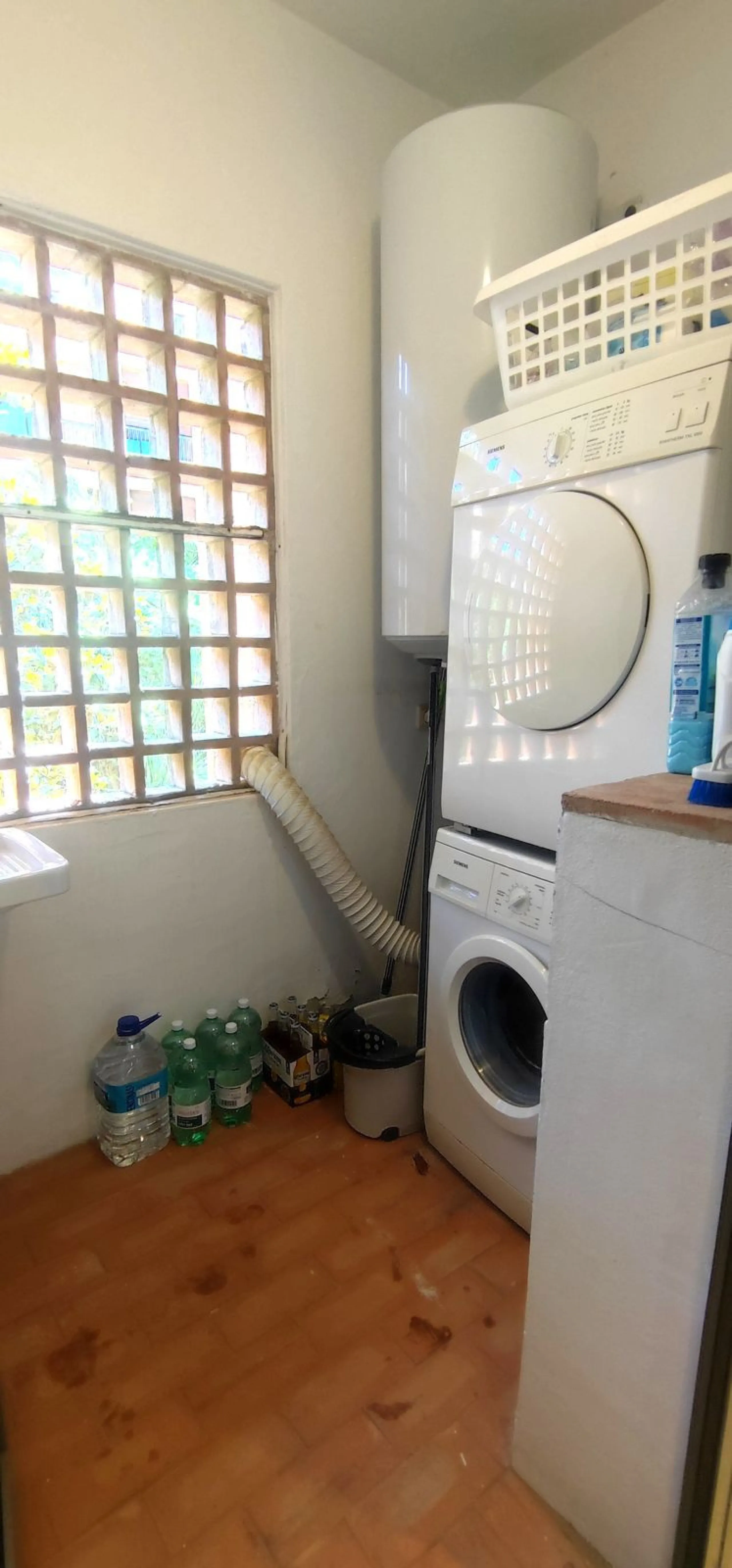 Apartment - Middle Floor Apartment в продаже в Estepona, Málaga. В доме 2 спален и 2 ванных комнат. Площадь дома 99 м²