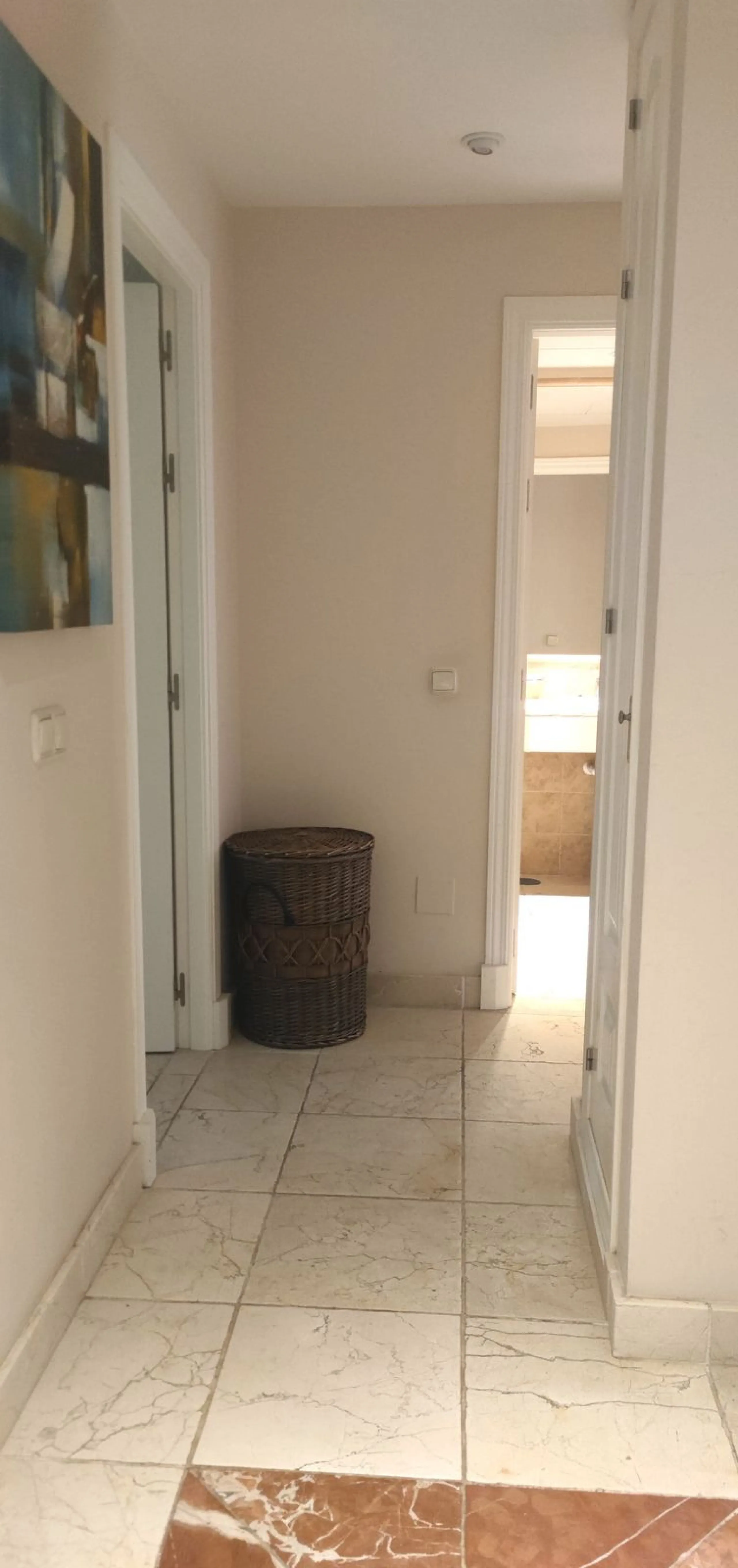 Apartment - Middle Floor Apartment в продаже в Estepona, Málaga. В доме 2 спален и 2 ванных комнат. Площадь дома 99 м²