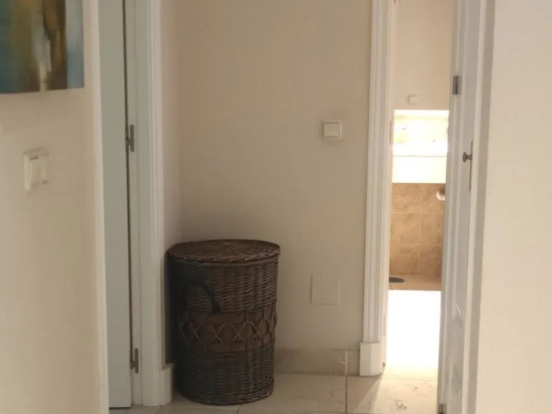 Apartment - Middle Floor Apartment в продаже в Estepona, Málaga. В доме 2 спален и 2 ванных комнат. Площадь дома 99 м²