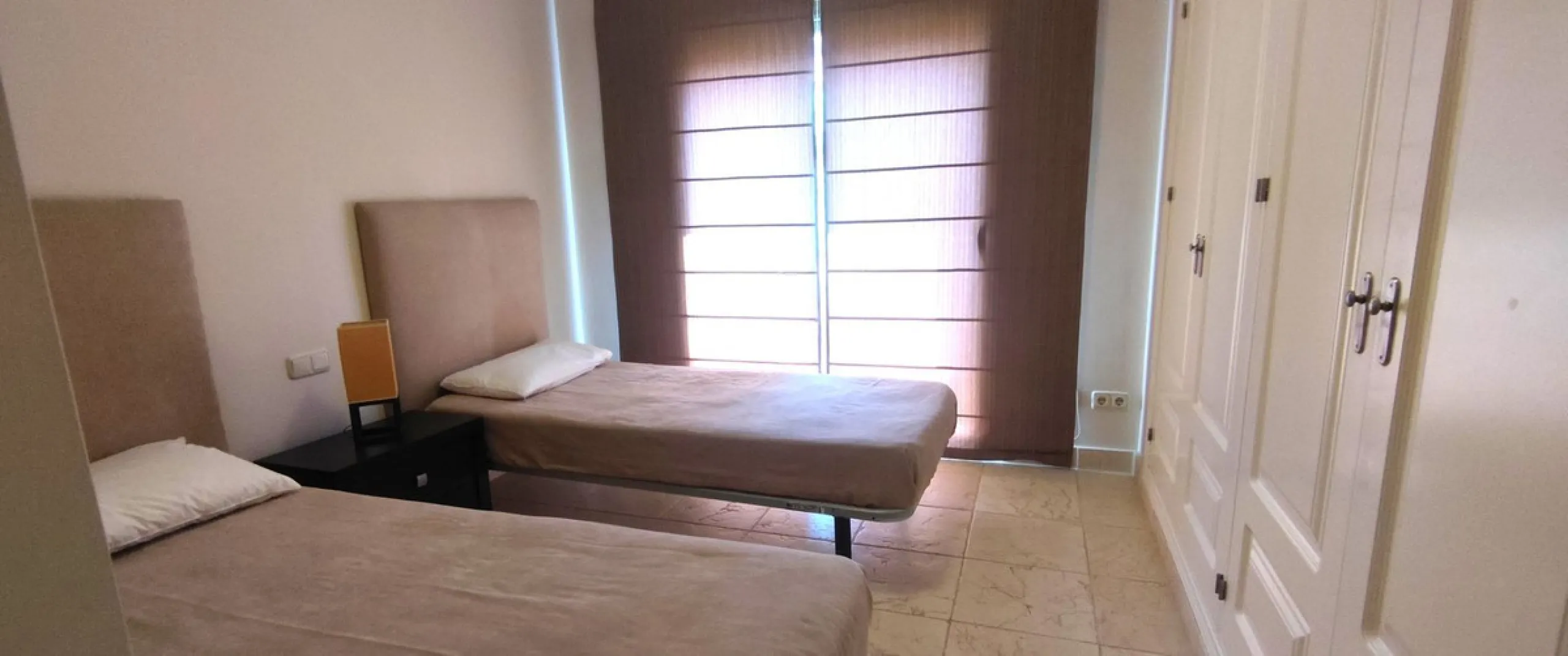 Apartment - Middle Floor Apartment в продаже в Estepona, Málaga. В доме 2 спален и 2 ванных комнат. Площадь дома 99 м²