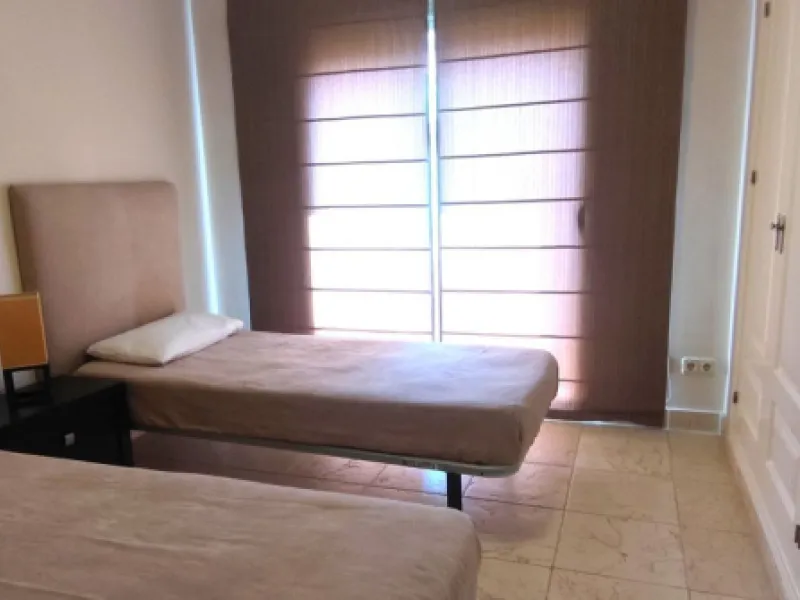 Apartment - Middle Floor Apartment в продаже в Estepona, Málaga. В доме 2 спален и 2 ванных комнат. Площадь дома 99 м²