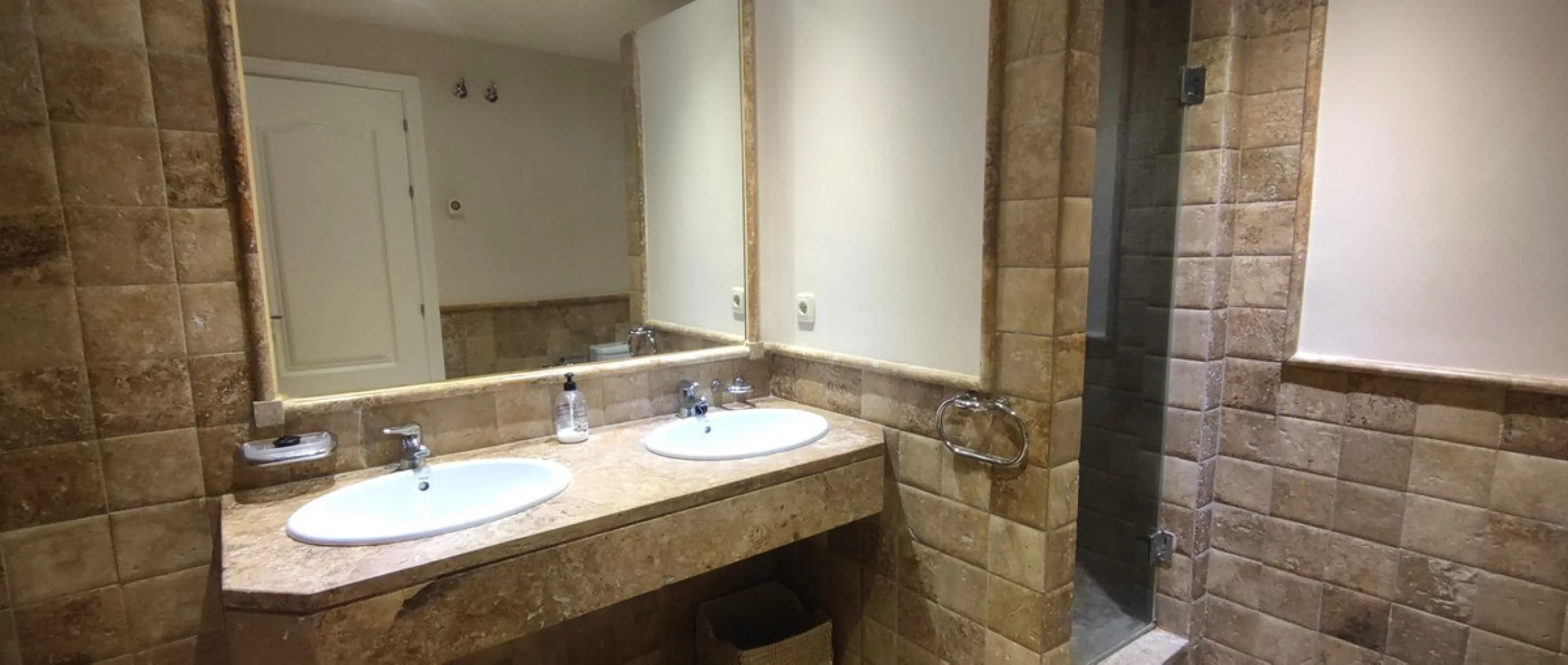 Apartment - Middle Floor Apartment в продаже в Estepona, Málaga. В доме 2 спален и 2 ванных комнат. Площадь дома 99 м²