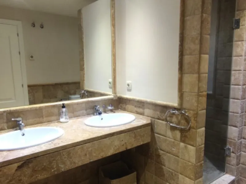 Apartment - Middle Floor Apartment в продаже в Estepona, Málaga. В доме 2 спален и 2 ванных комнат. Площадь дома 99 м²