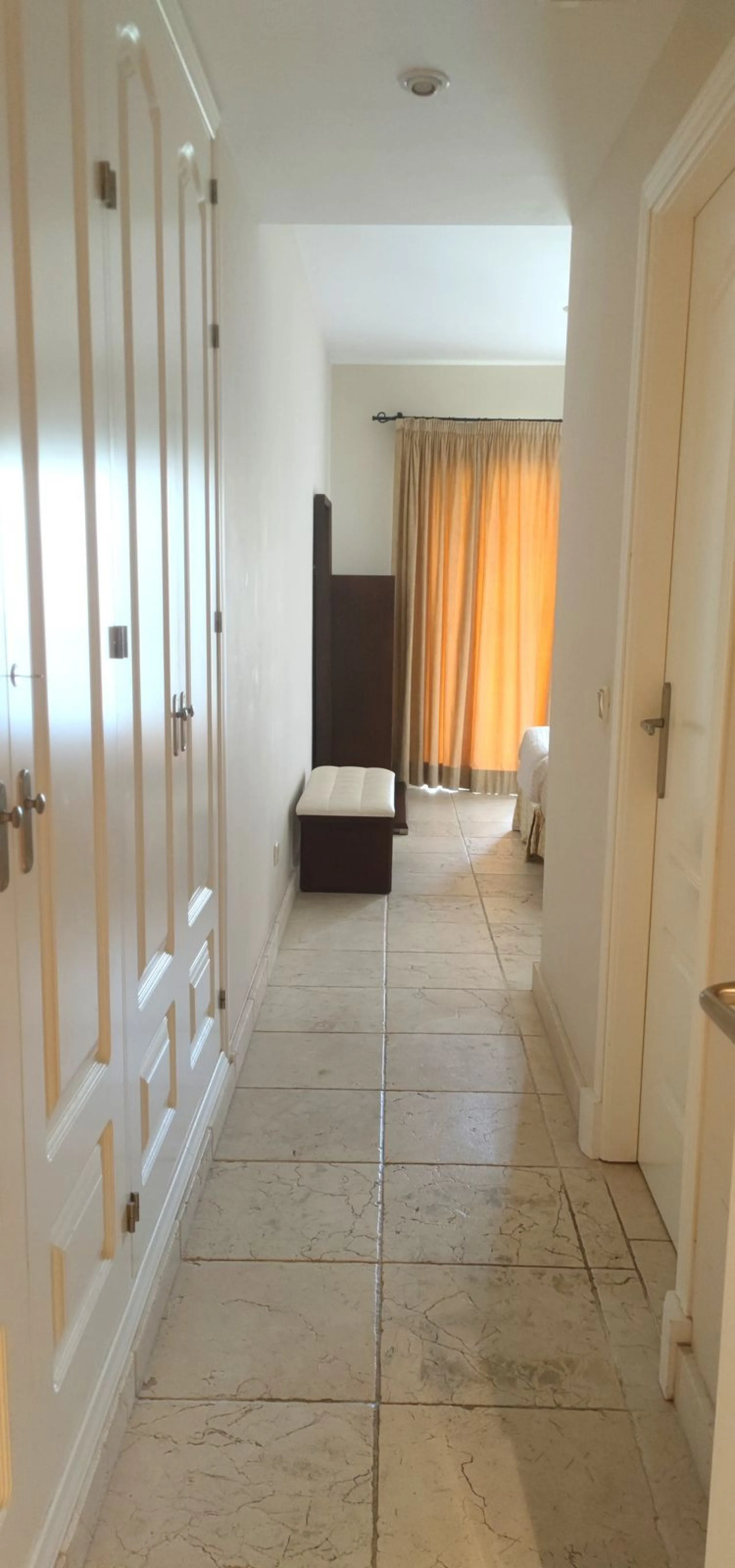 Apartment - Middle Floor Apartment в продаже в Estepona, Málaga. В доме 2 спален и 2 ванных комнат. Площадь дома 99 м²