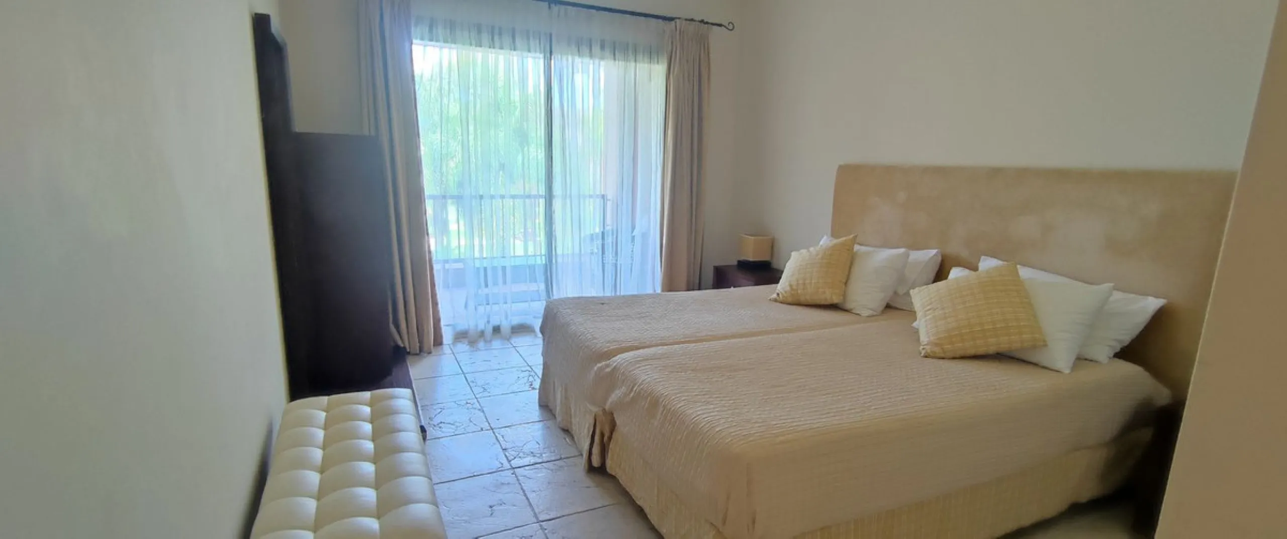 Apartment - Middle Floor Apartment в продаже в Estepona, Málaga. В доме 2 спален и 2 ванных комнат. Площадь дома 99 м²