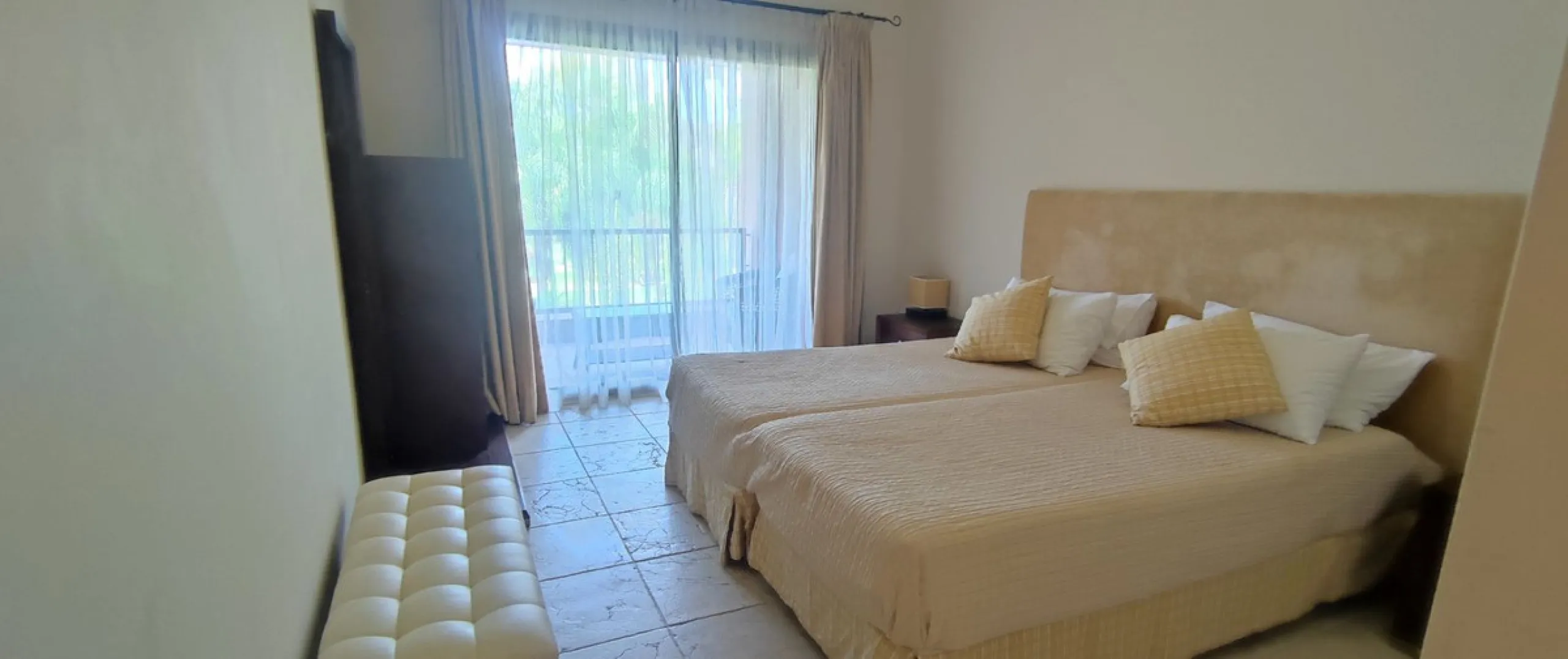 Apartment - Middle Floor Apartment в продаже в Estepona, Málaga. В доме 2 спален и 2 ванных комнат. Площадь дома 99 м²