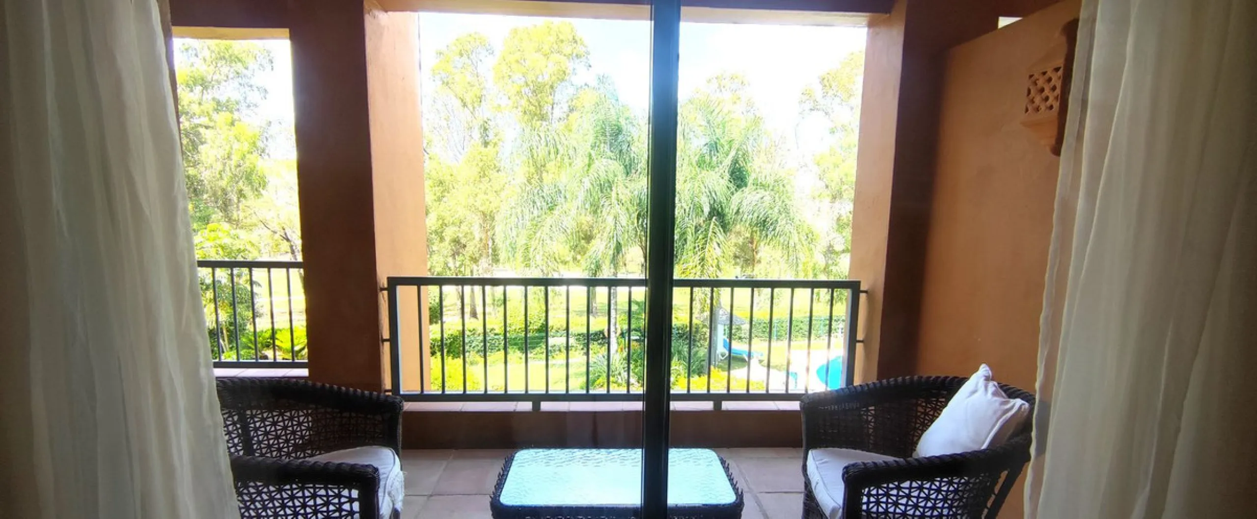 Apartment - Middle Floor Apartment в продаже в Estepona, Málaga. В доме 2 спален и 2 ванных комнат. Площадь дома 99 м²