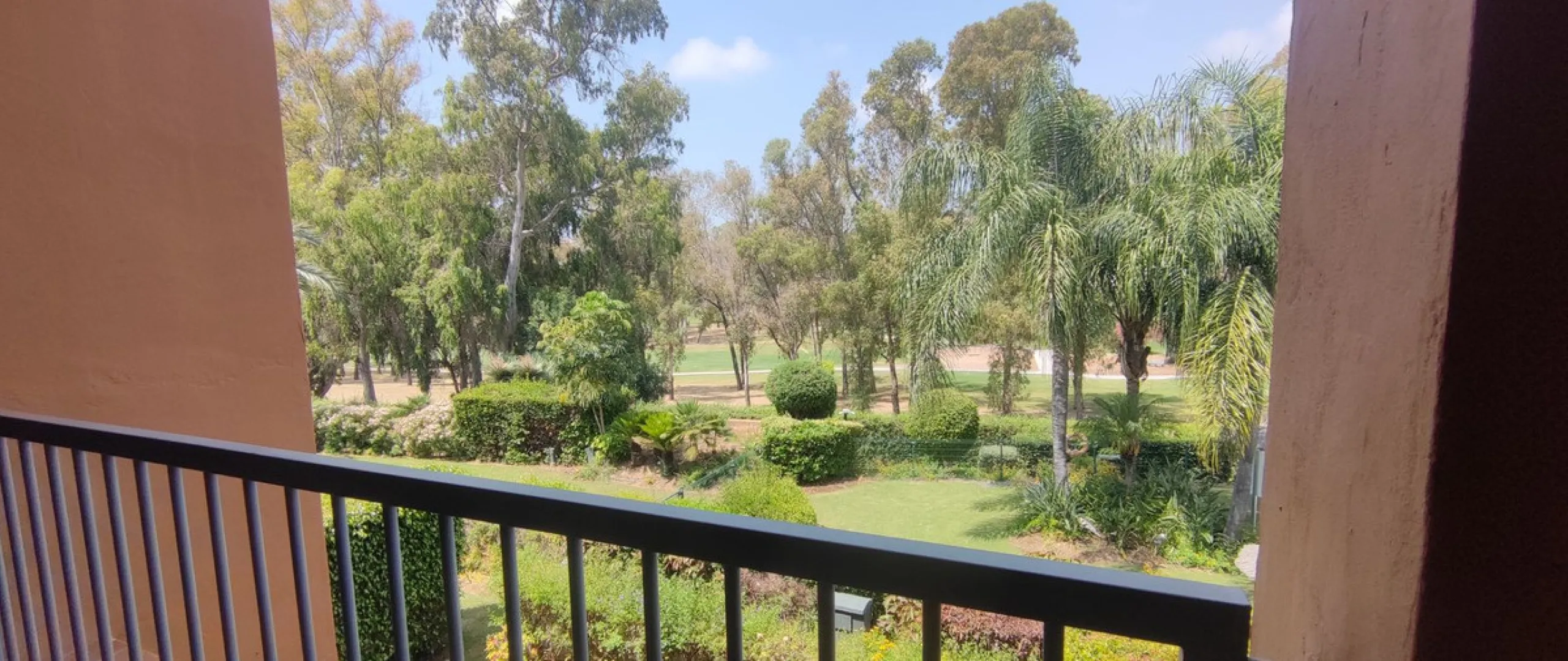 Apartment - Middle Floor Apartment в продаже в Estepona, Málaga. В доме 2 спален и 2 ванных комнат. Площадь дома 99 м²
