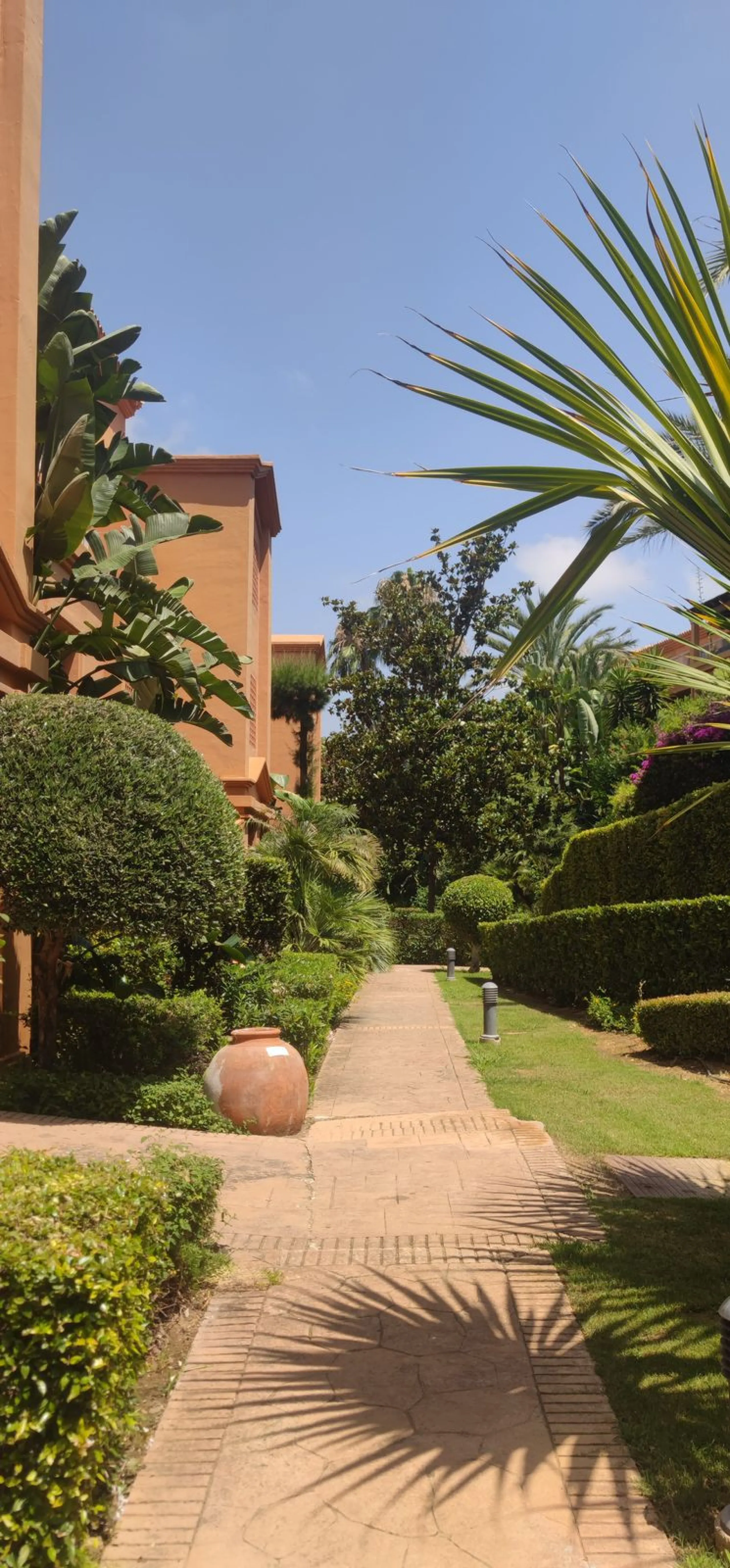 Apartment - Middle Floor Apartment в продаже в Estepona, Málaga. В доме 2 спален и 2 ванных комнат. Площадь дома 99 м²