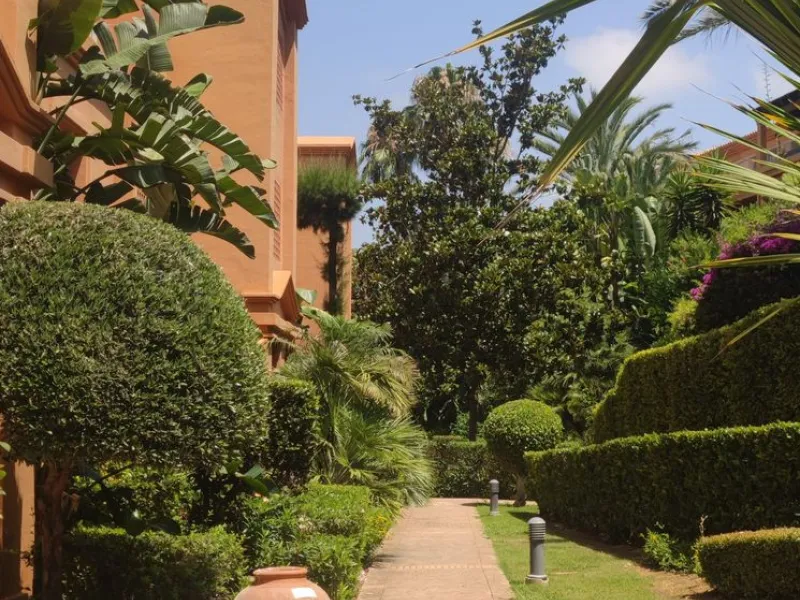 Apartment - Middle Floor Apartment в продаже в Estepona, Málaga. В доме 2 спален и 2 ванных комнат. Площадь дома 99 м²