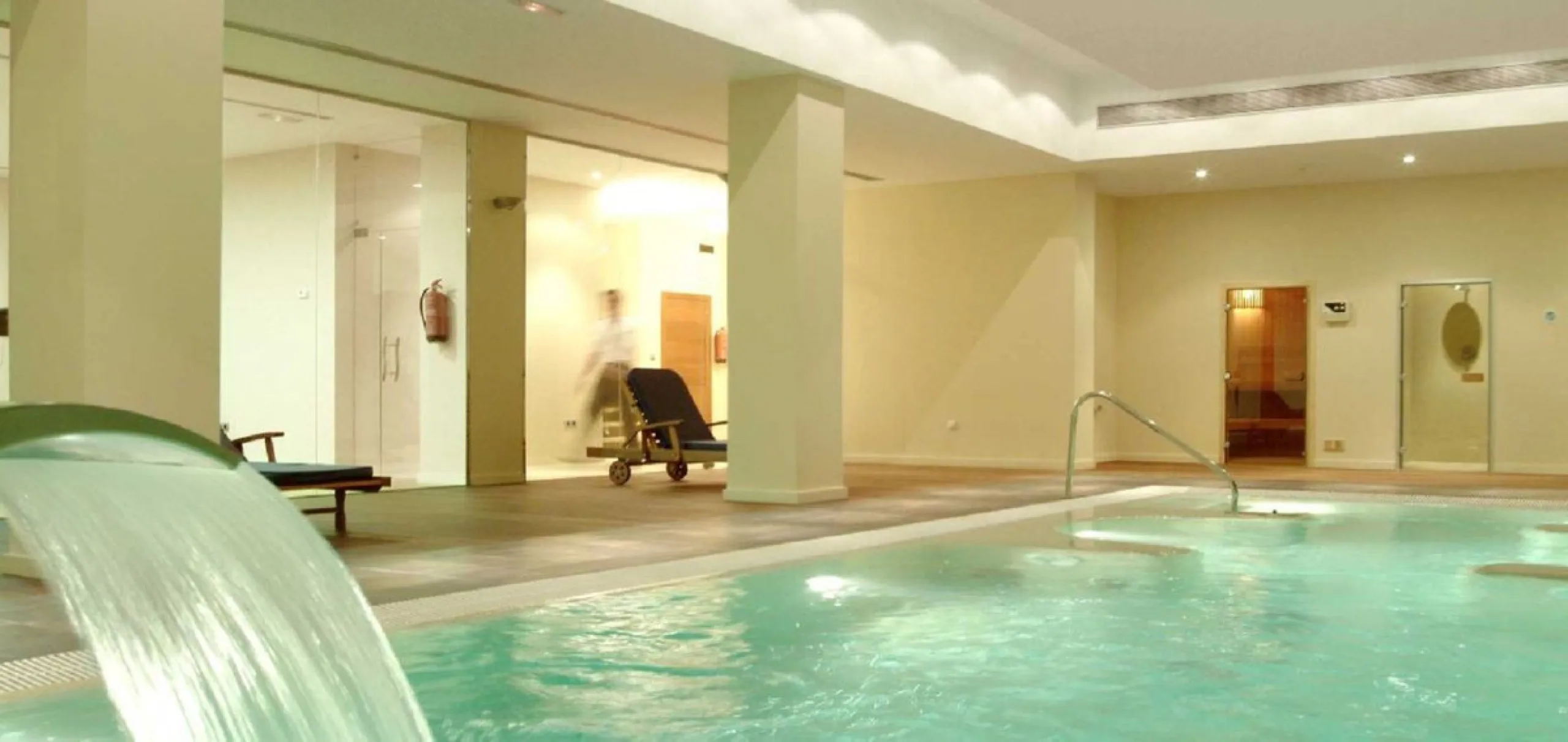 Apartment - Middle Floor Apartment в продаже в Estepona, Málaga. В доме 2 спален и 2 ванных комнат. Площадь дома 99 м²