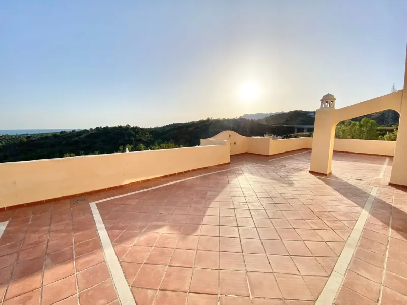 Large Duplex Penthouse in Elviria, Marbella.