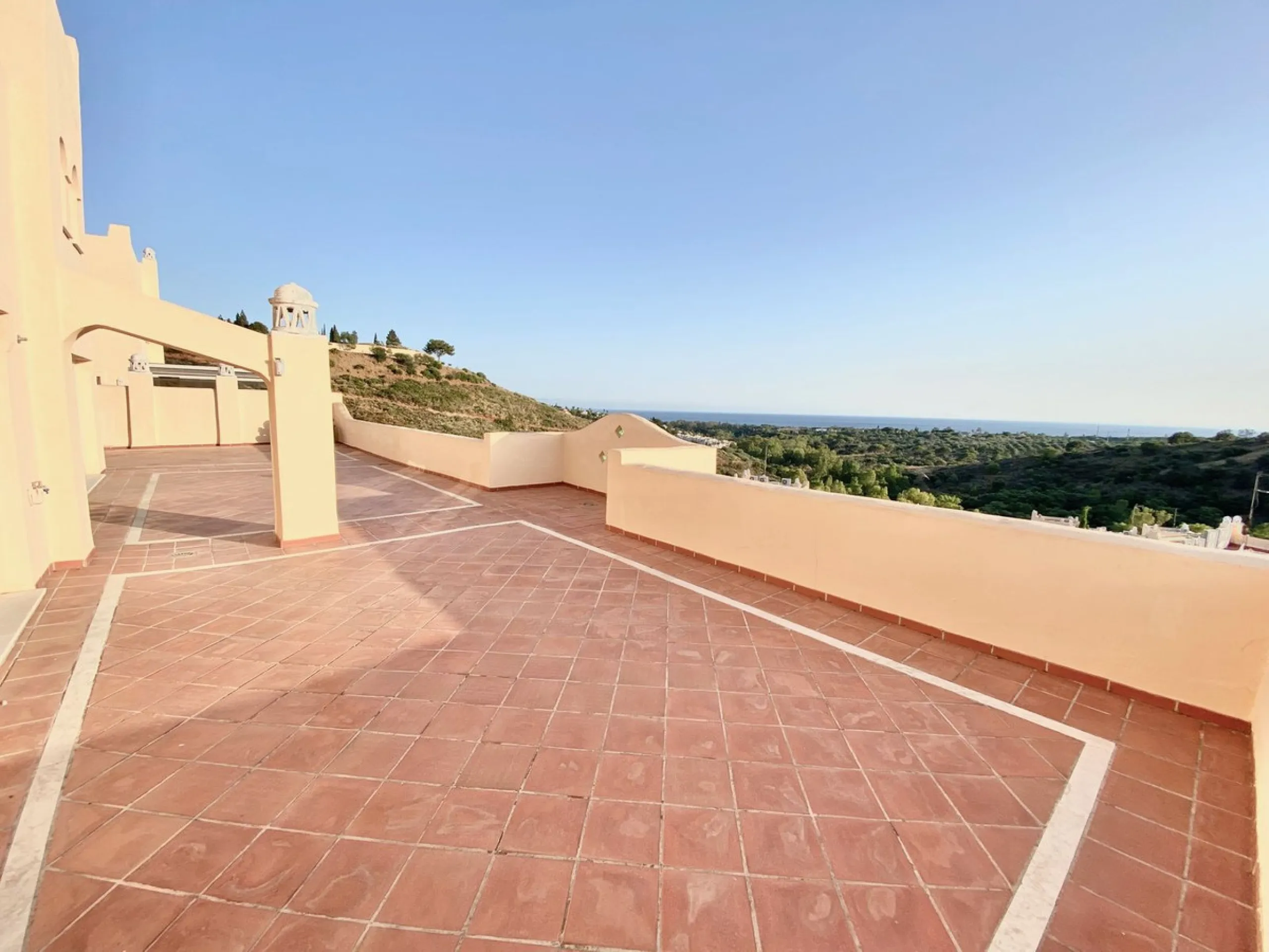 Large Duplex Penthouse in Elviria, Marbella.