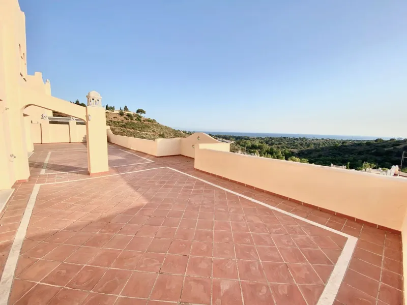 Large Duplex Penthouse in Elviria, Marbella.