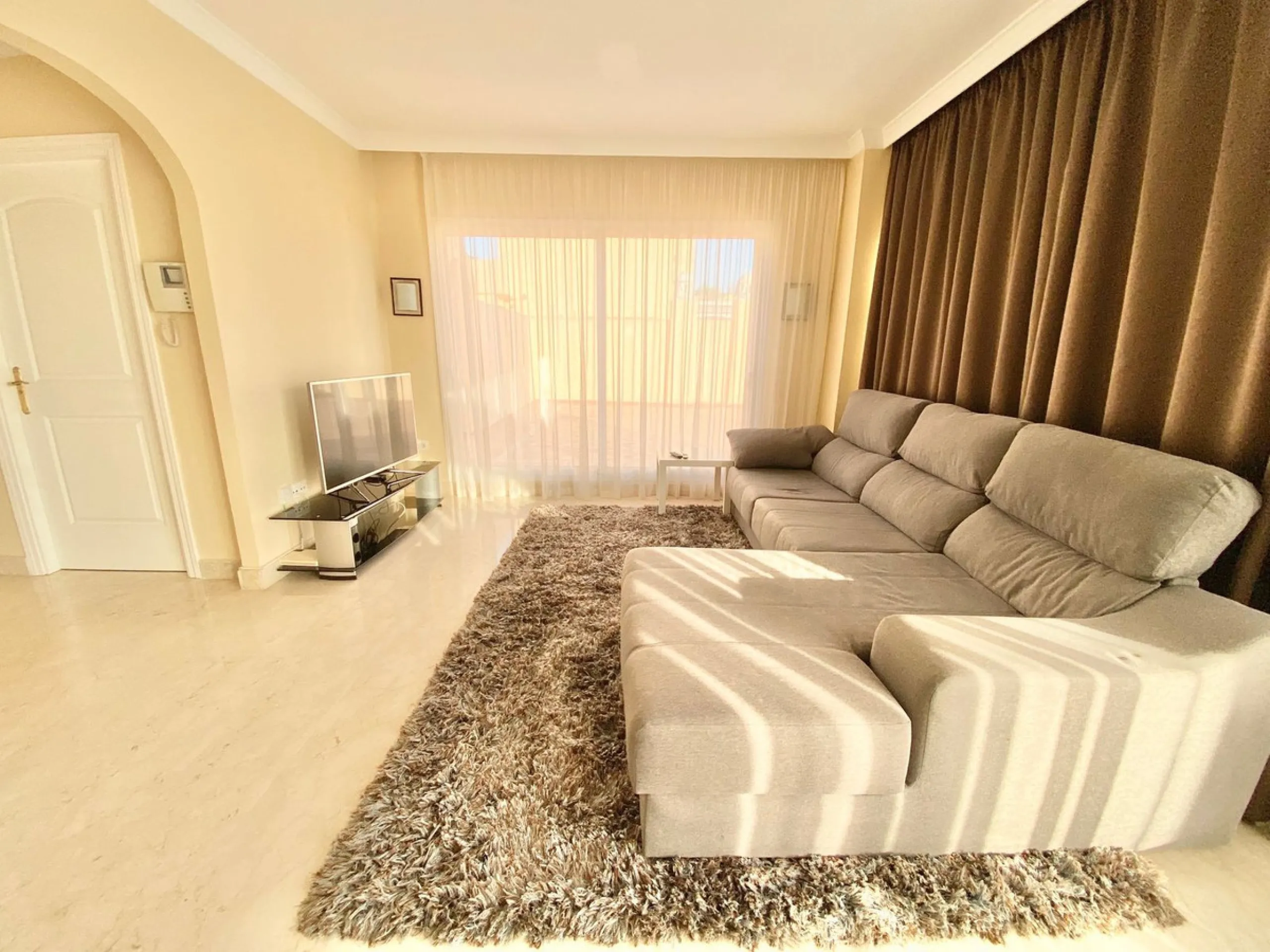 Large Duplex Penthouse in Elviria, Marbella.